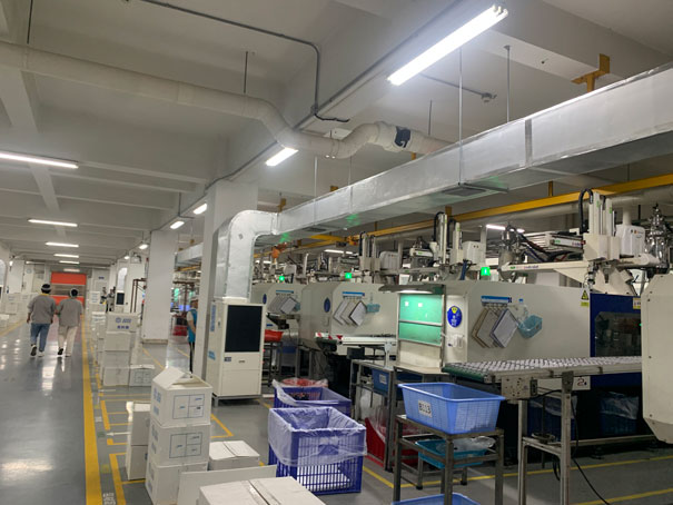 注塑廠崗位降溫安裝工業省電空調-立式管道機